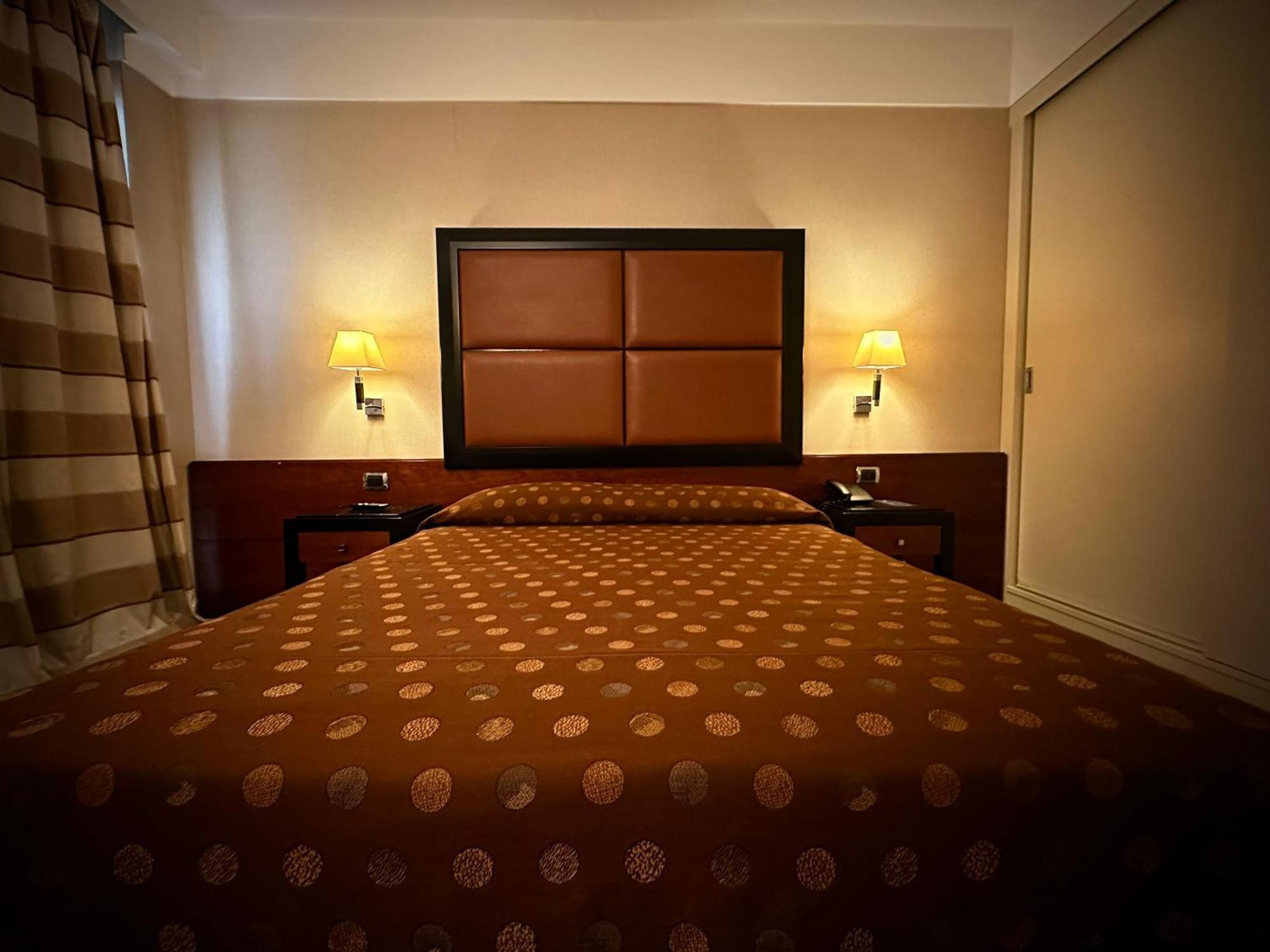 Doppel- oder Zweibettzimmer