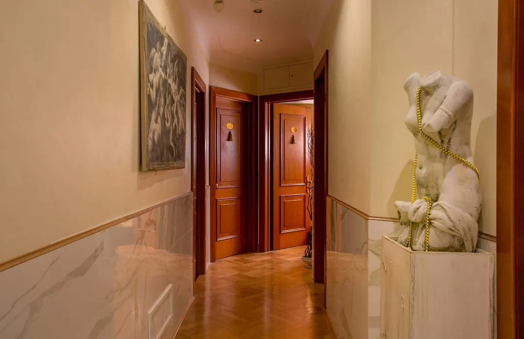 Luxury Rooms H 2000 Roma-1