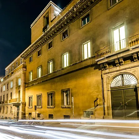 Luxury Rooms H 2000 Roma-3